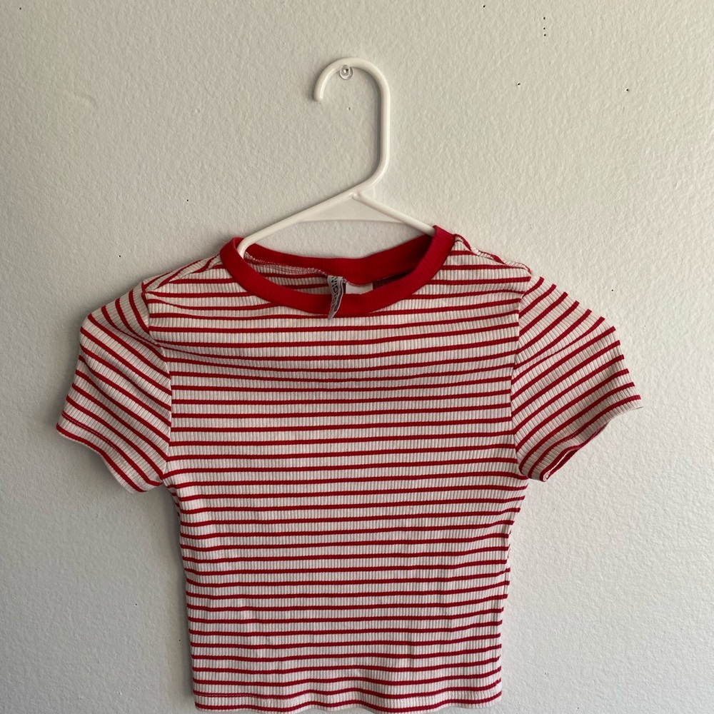 red and white striped h&m tee
